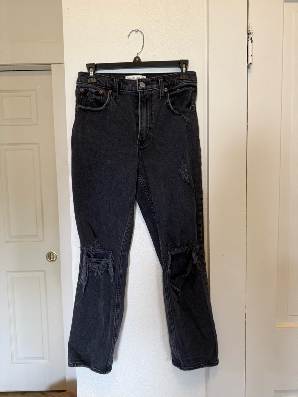 Abercrombie & Fitch Black Straight-Leg Distressed Jeans - Women